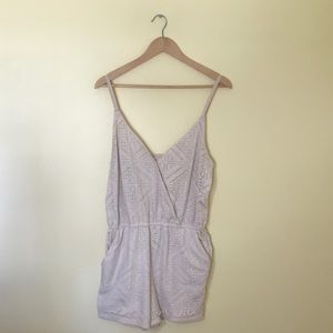Cream Lace Romper with Pockets! (Size: L)